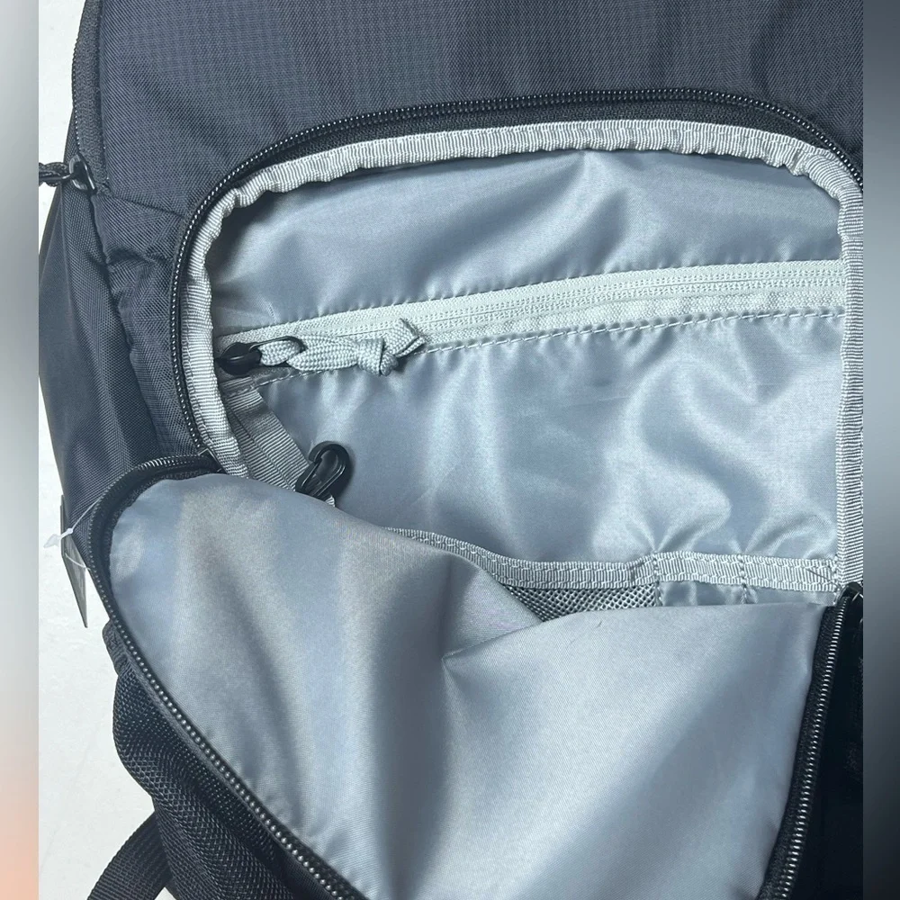 NWT THULE Achiever 15” Laptop 24L Backpack Bag Men Unisex